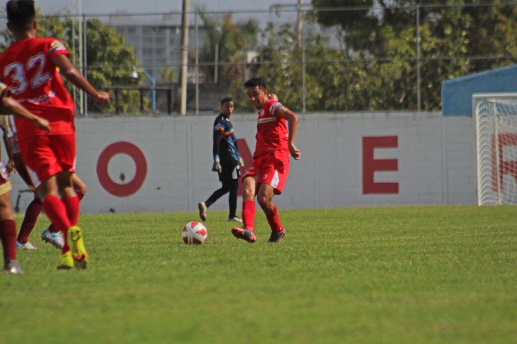 Pasando el balón