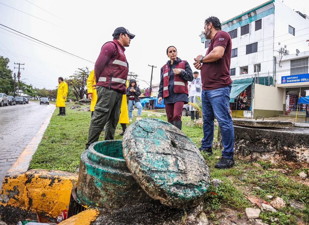 Realizan trabajos preventivos ante lluvias en Cancún
