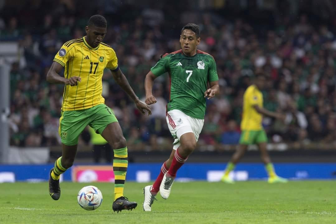 México empata ante Jamaica en su debut en el Azteca