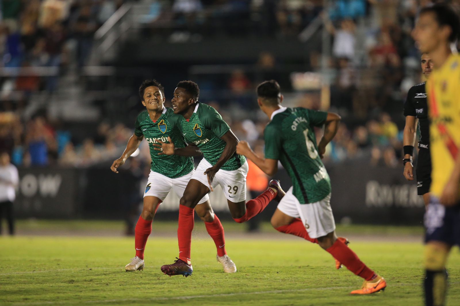 Cancún FC vence a Morelia y entorpece el debut de Adrián  Morales