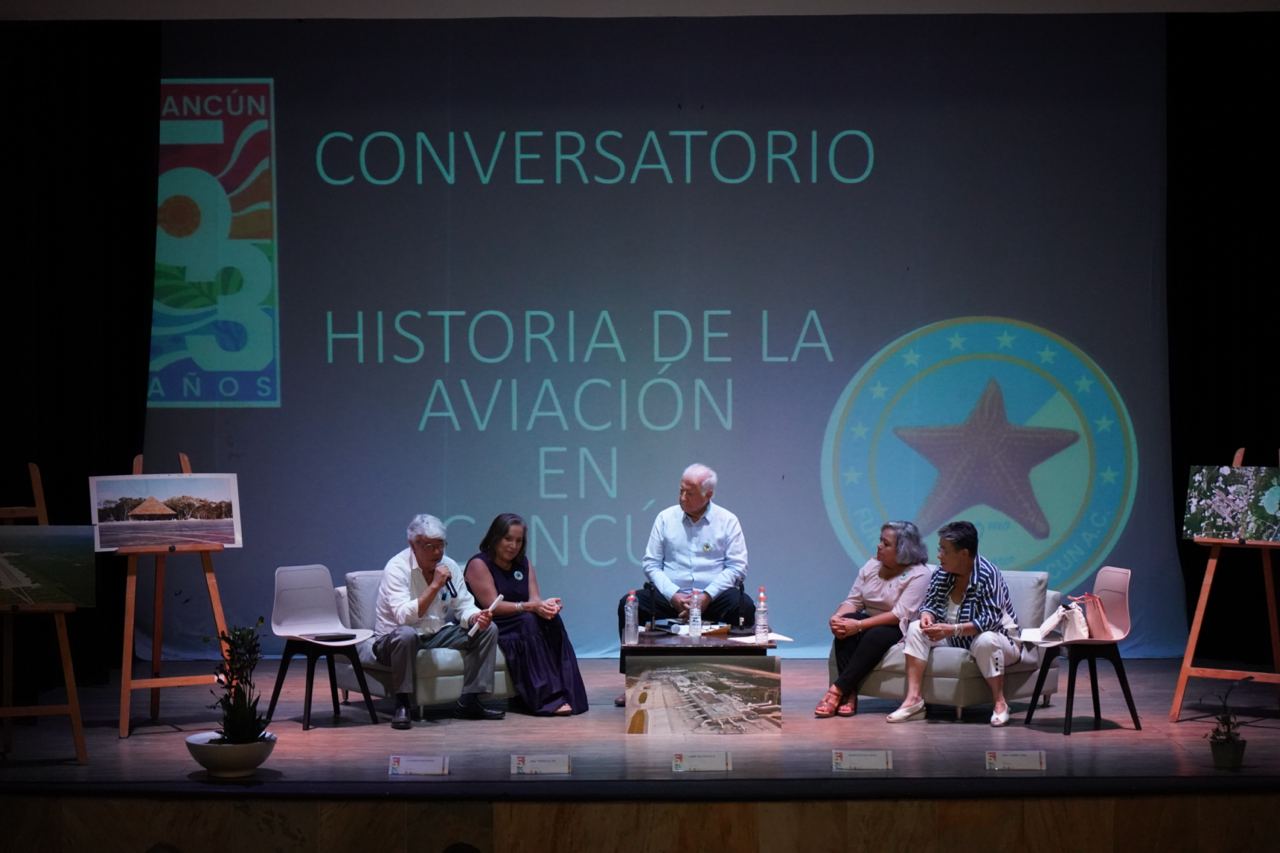 Realizan conversatorio sobre la aviación en Cancún
