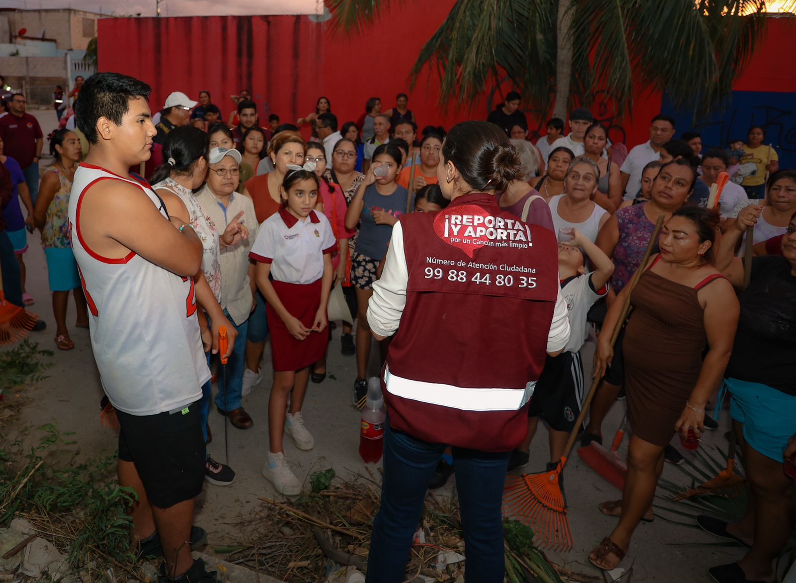 Ana Paty Peralta y vecinos de la SM 253 unen esfuerzos por un Cancún limpio