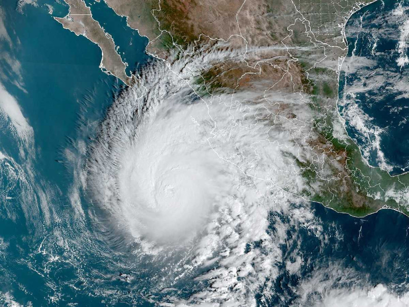 Huracán “Norma” se intensifica a categoría 4 y se aproxima a las costas del Pacífico