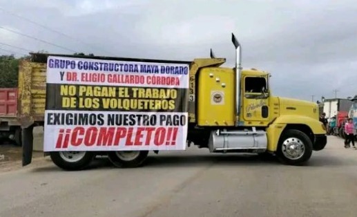 Volqueteros bloquean nuevamente la carretera Chetumal-Escárcega