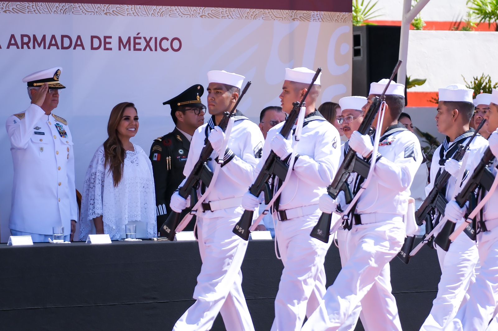 Mara Lezama  celebra el 98 Aniversario de la Marina Armada