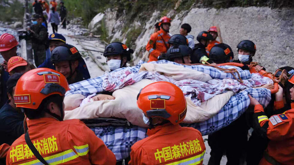 Sismo de 5.9 deja 127 muertos en China