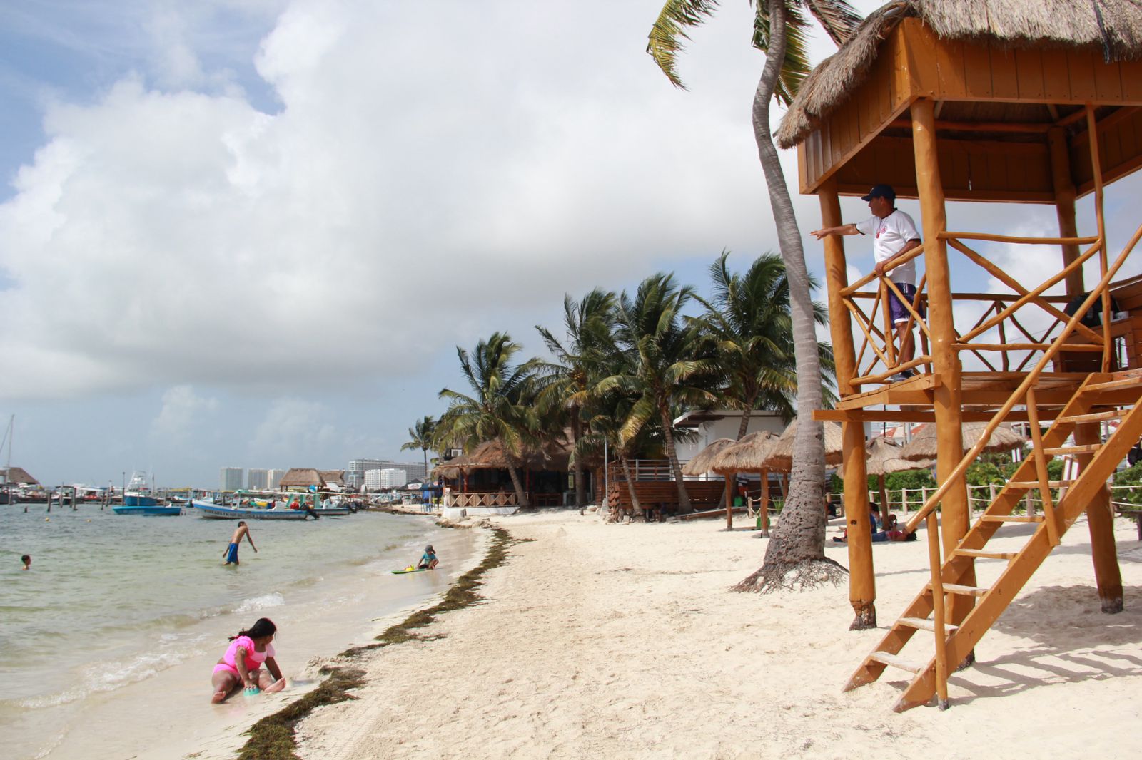 Garantizada la seguridad de bañistas en las playas de Cancún