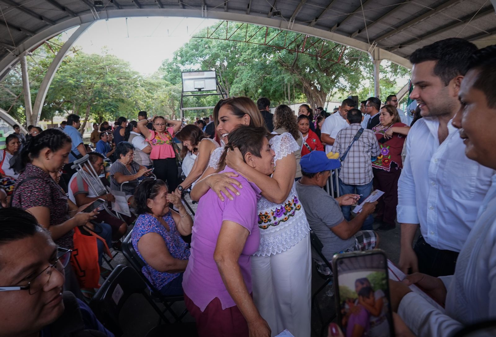 Mara Lezama entrega tarjetas de pensión para personas con discapacidad”