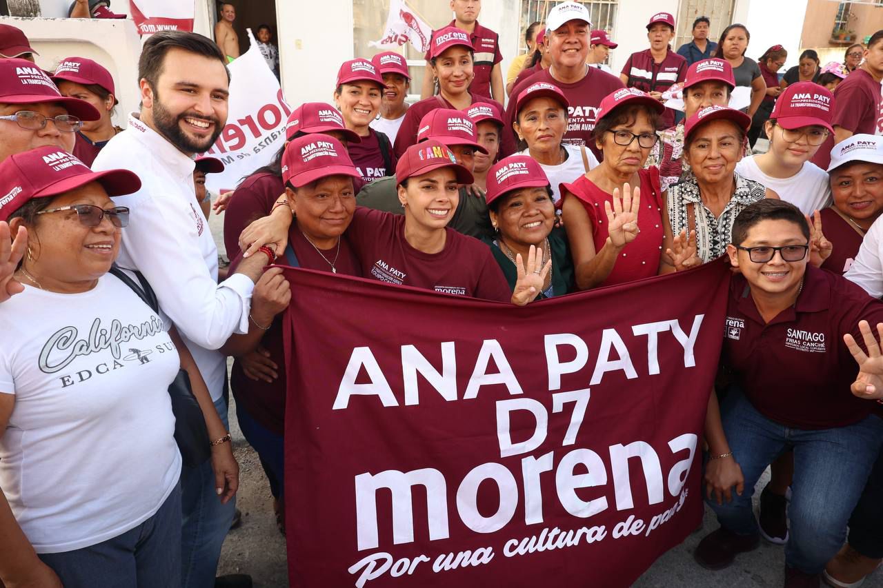 Ana Paty Peralta presenta propuestas a jóvenes