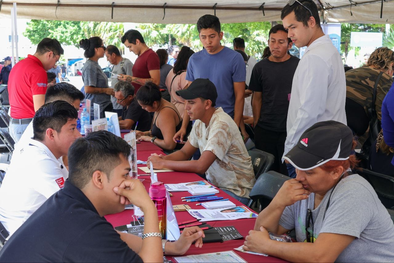 Éxito rotundo en la novena feria de empleo rosa en Benito Juárez