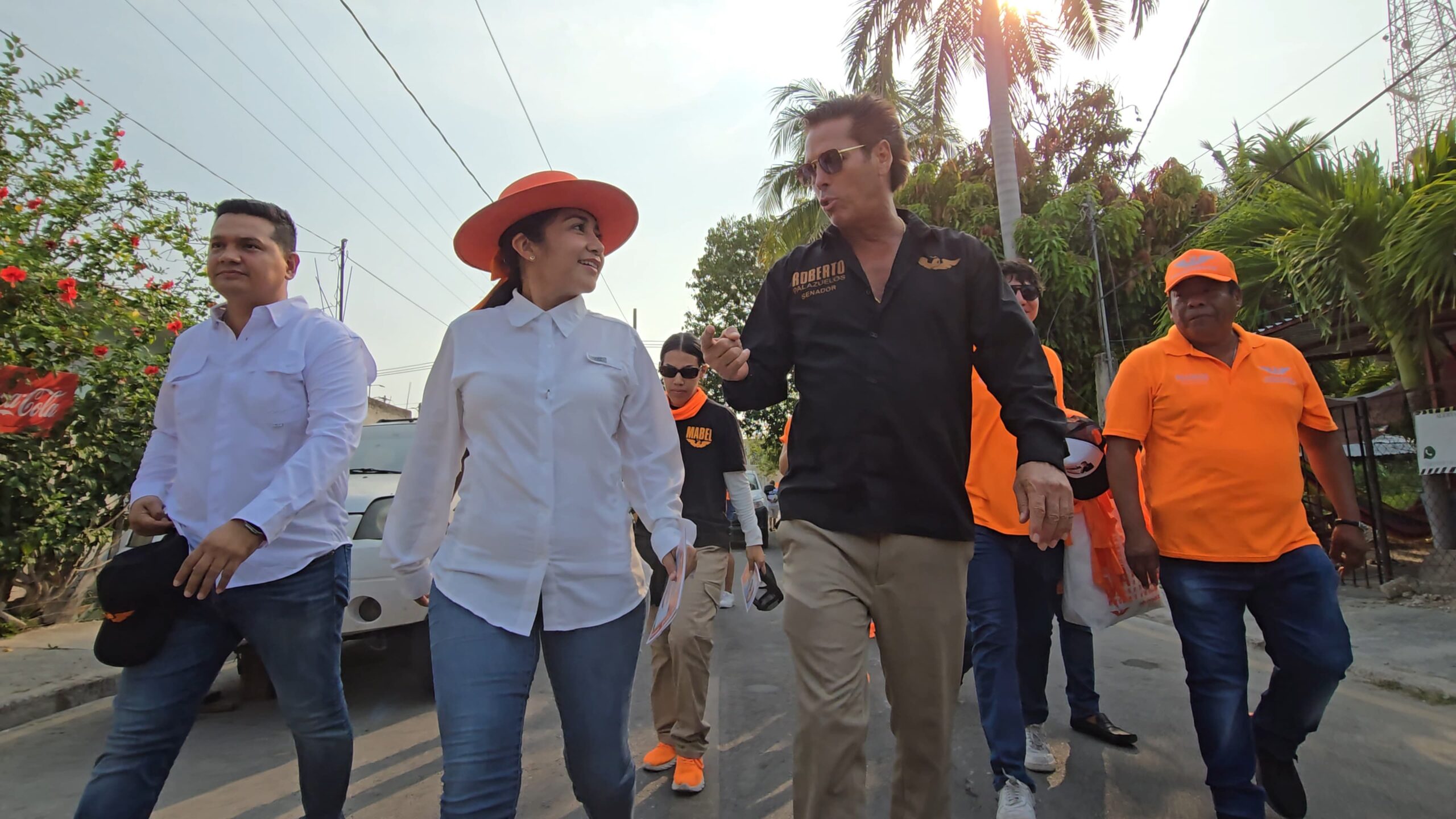 Roberto Palazuelos lidera la ola naranja en Chetumal