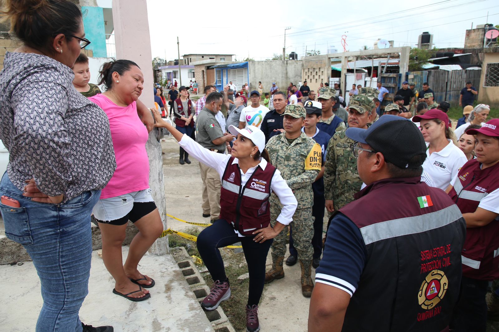 Mara Lezama visita familias de Chetumal afectadas por inundaciones