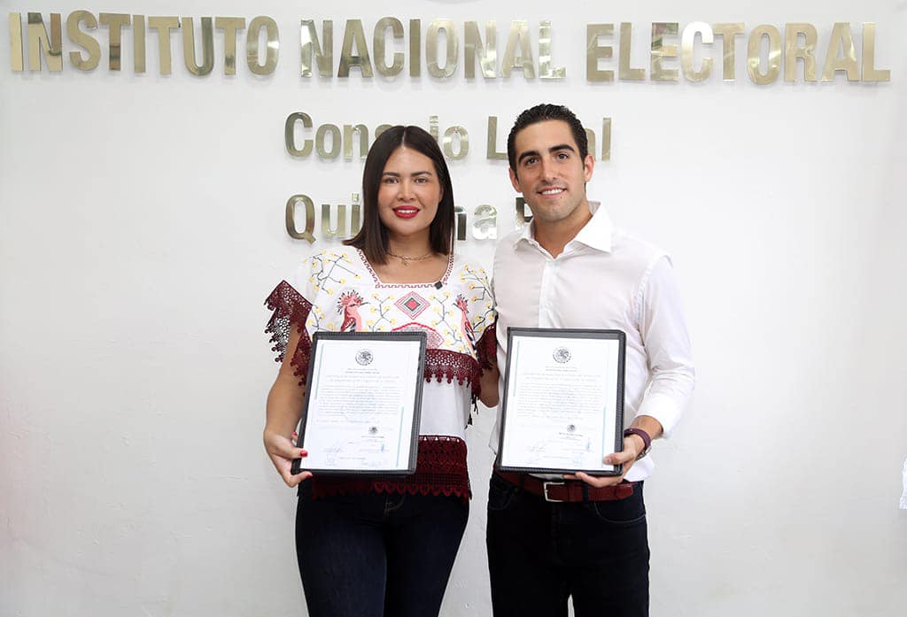 Anahí González y Eugenio Segura reciben su constancia como senadores