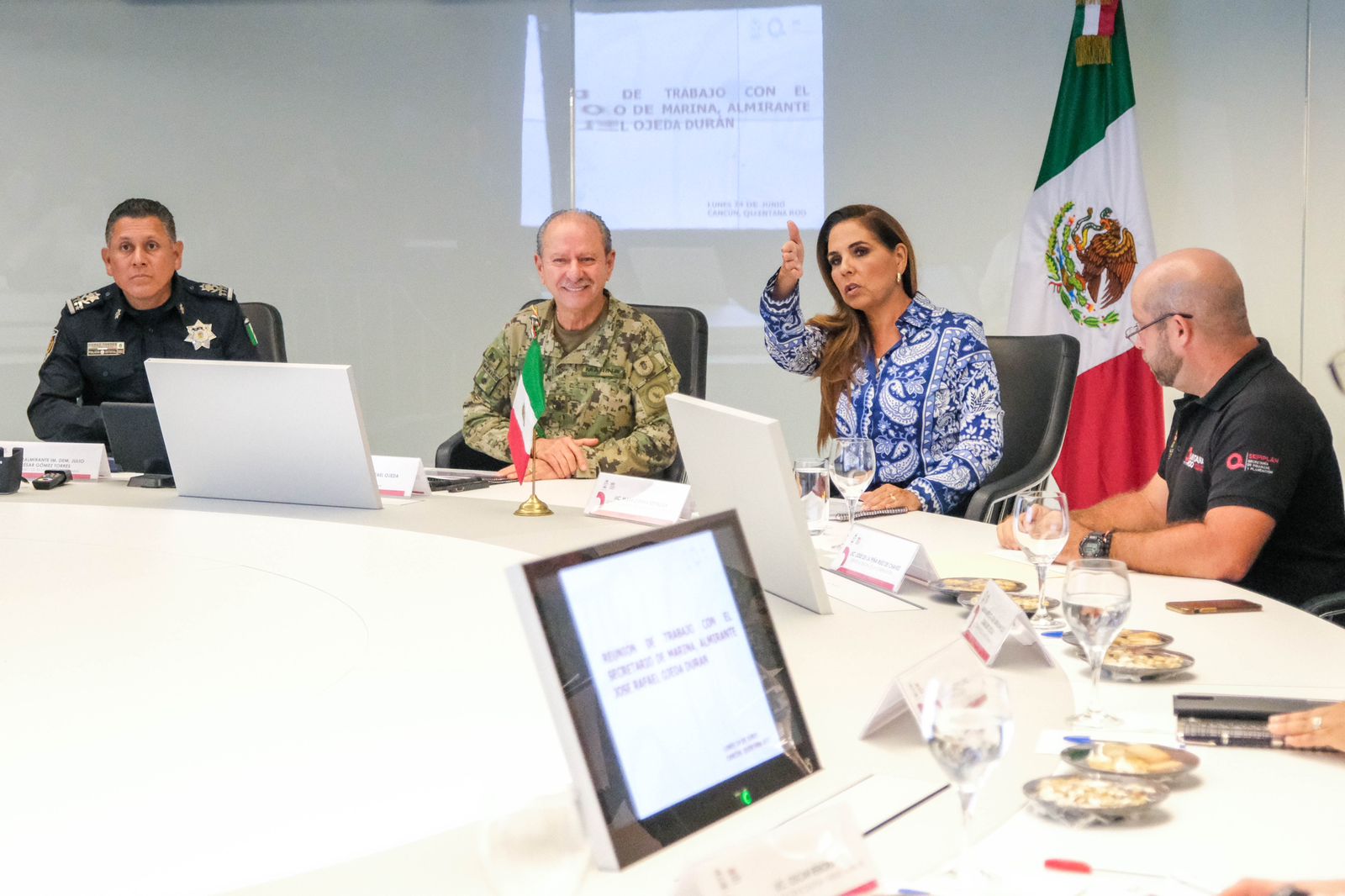 Mara Lezama y el secretario de marina Rafael Ojeda fortalecen estrategia contra el sargazo