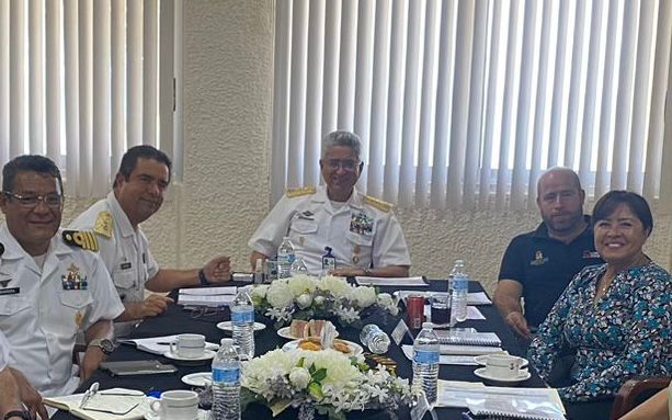 Gobierno y Marina intensifican estrategias para combatir el sargazo en Quintana Roo