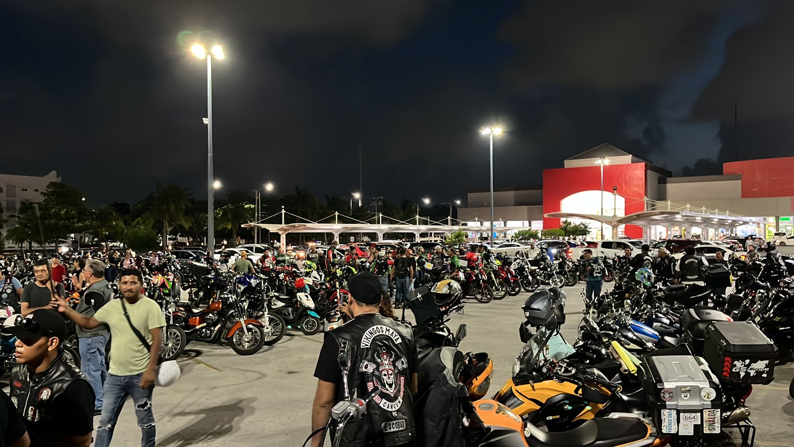 Motociclistas de Quintana Roo protestan contra la controvertida “Ley Chaleco”