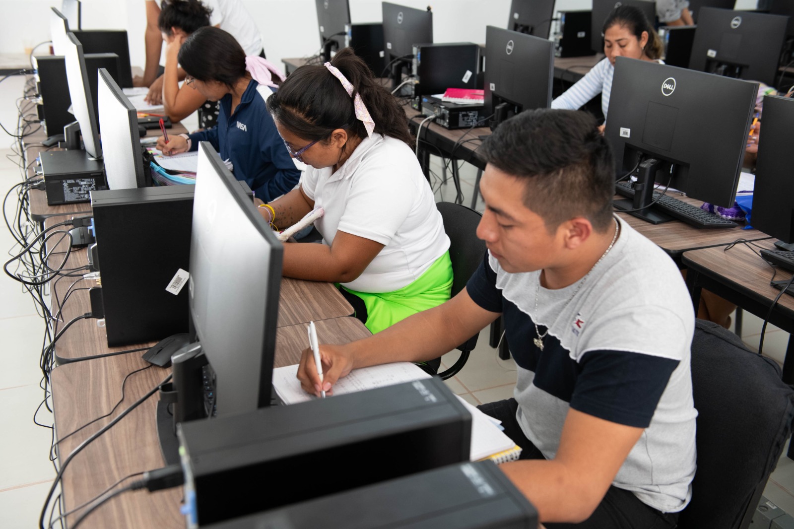 SEQ anuncia nueva unidad de educación a distancia en Ignacio Zaragoza, Lázaro Cárdenas