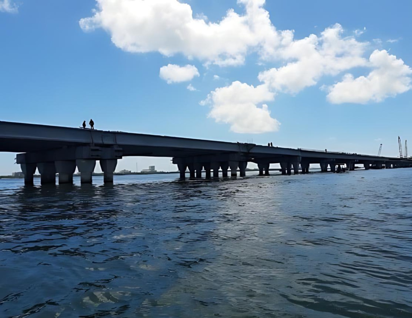 Progreso en el Puente Nichupté: Pilar del desarrollo vial en Cancún