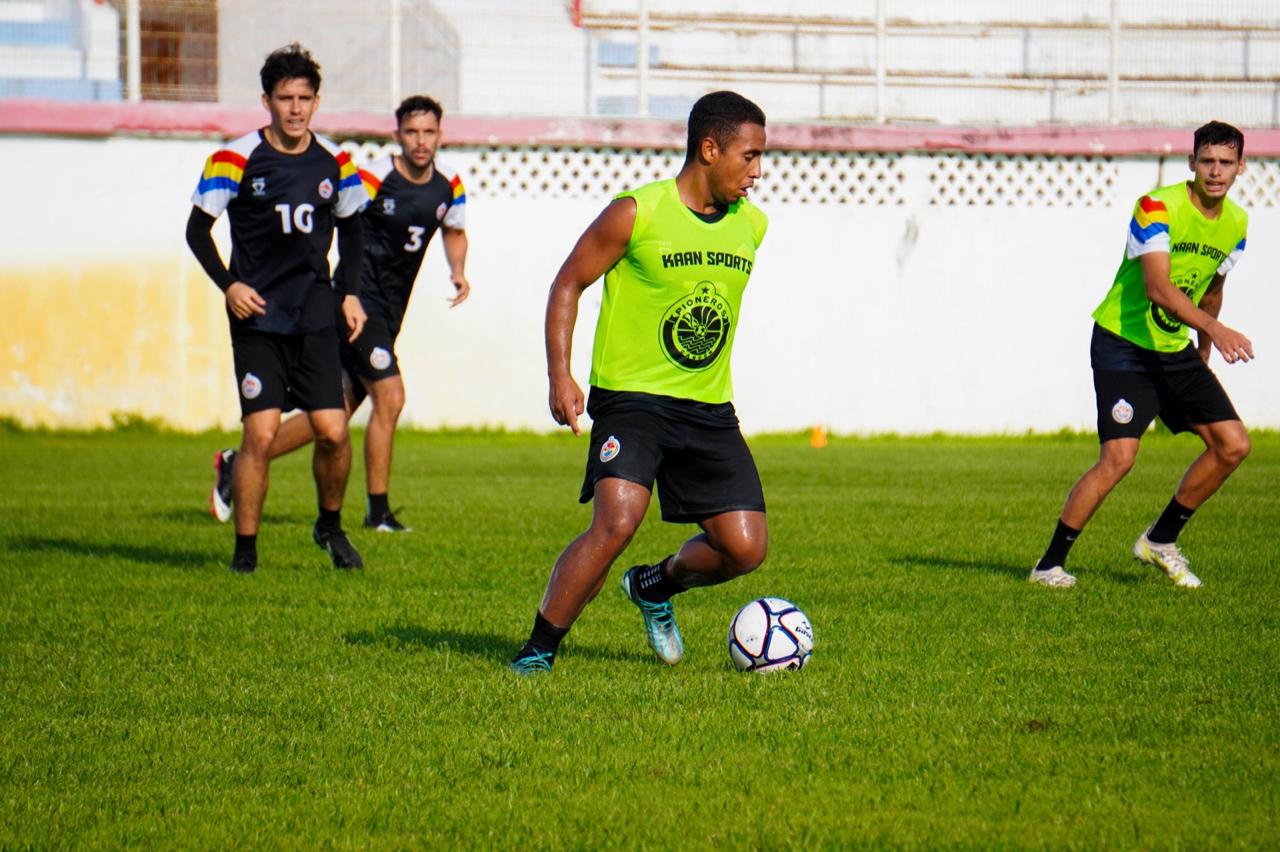 Víctor Mora se une a Pioneros de Cancún