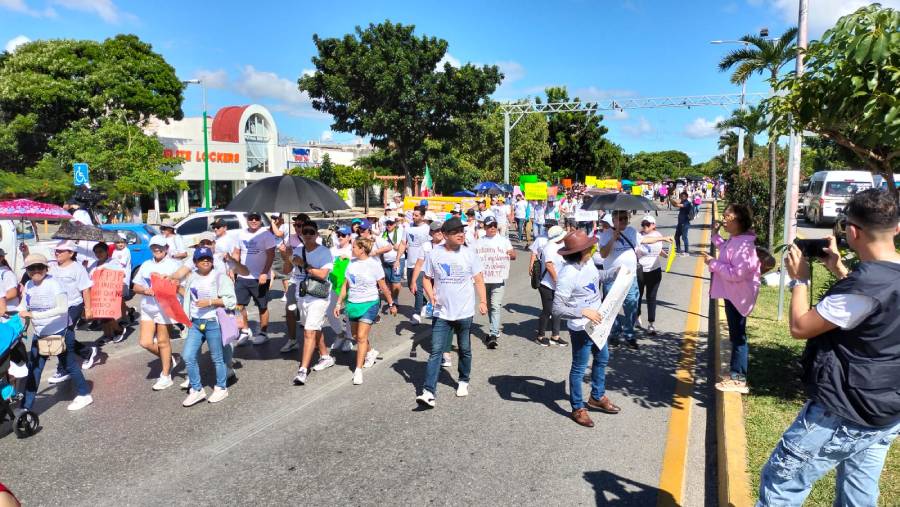 Realizan marcha masiva en Cancún contra la reforma judicial