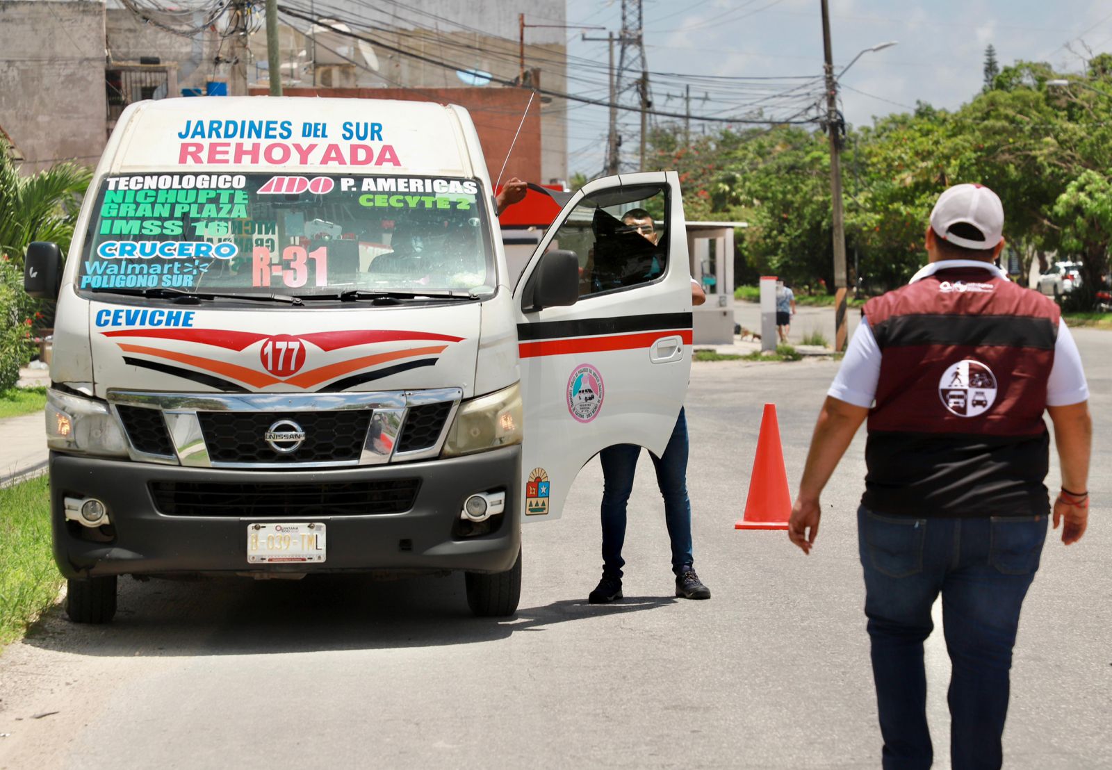 IMOVEQROO refuerza seguridad: retiran 2,500 polarizados del transporte público